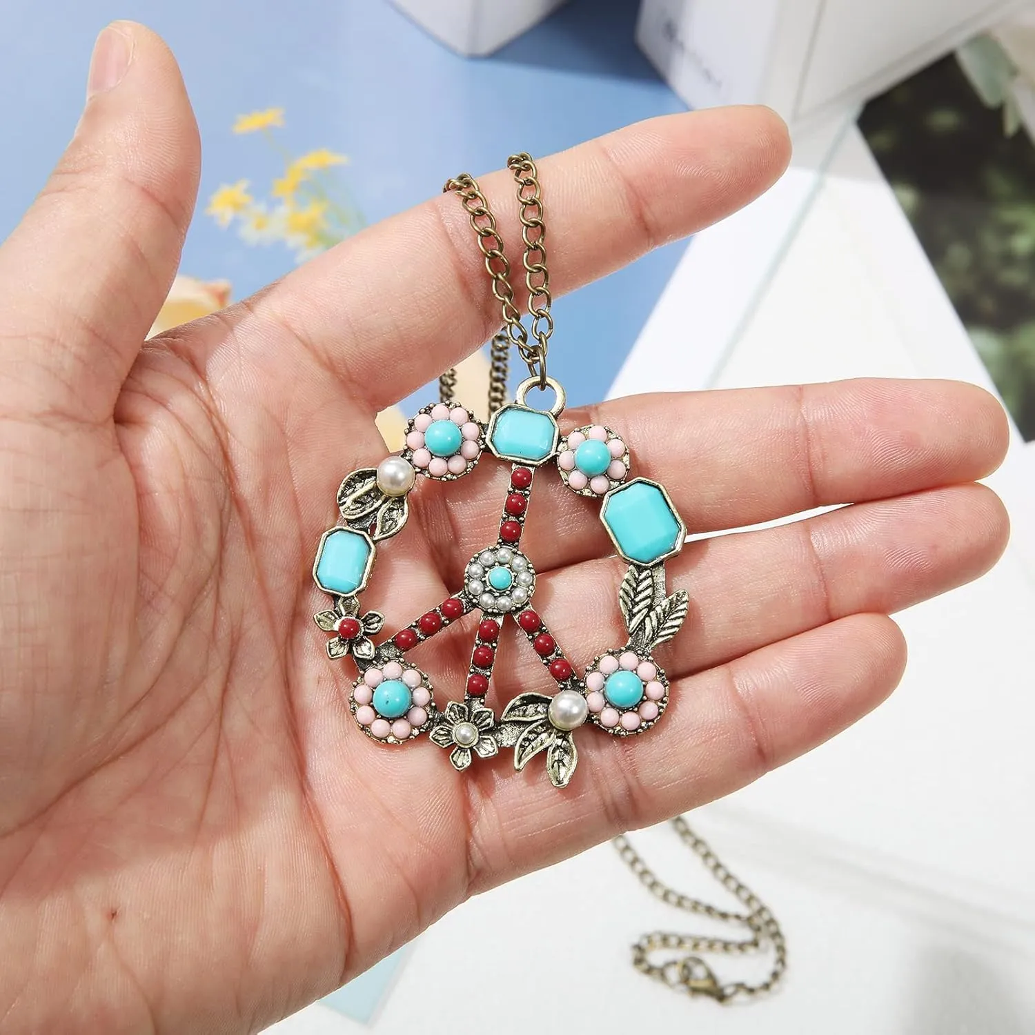 AWAYTR 3PCS Women Hippie Costume Set - 70s Boho Flower Headband, Gold Peace Sign Necklace, Daisy Sunglasses