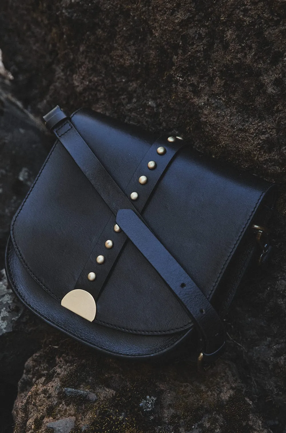 GHOST BLACK NOMADE LEATHER MESSENGER