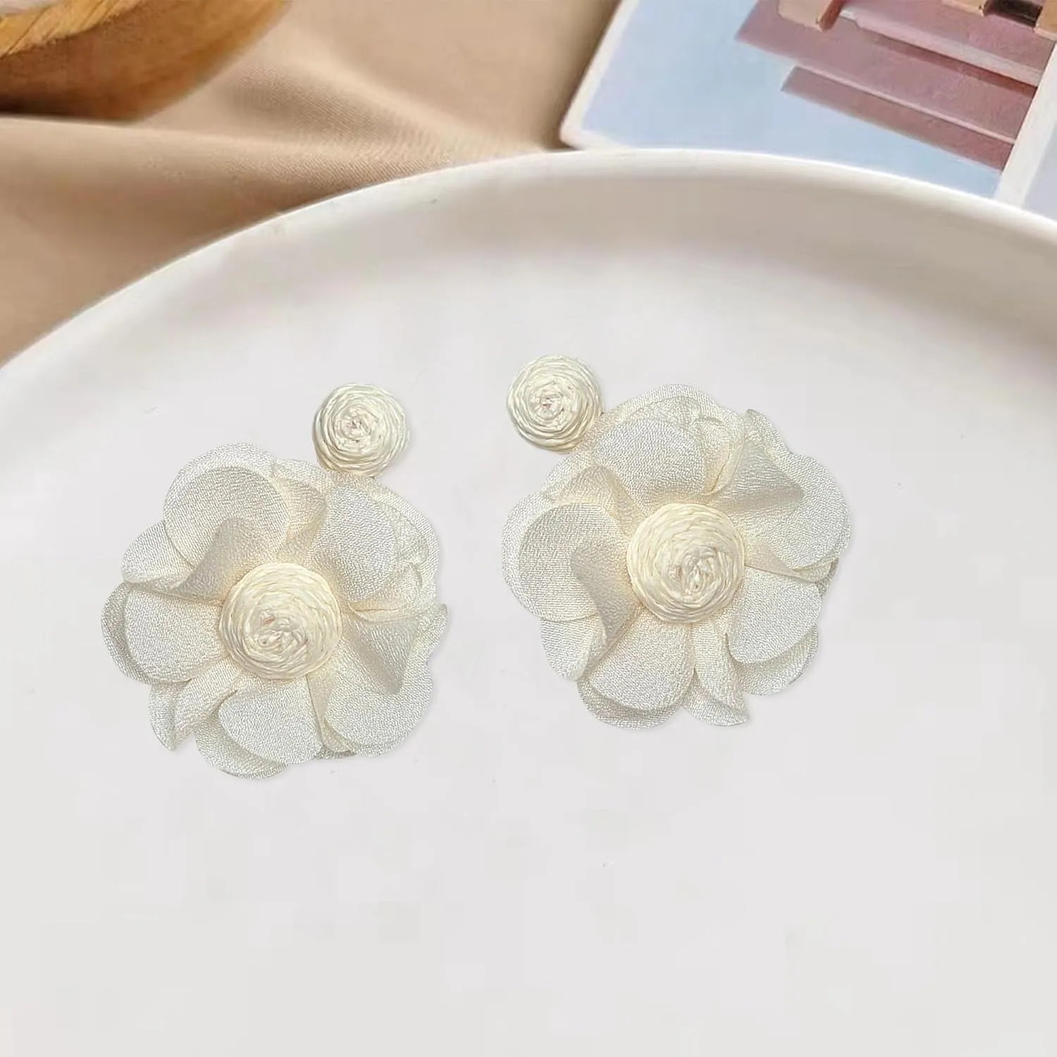 Rattan Flower Drop Earrings Raffia Dangle Boho Statement Earrings for Women
