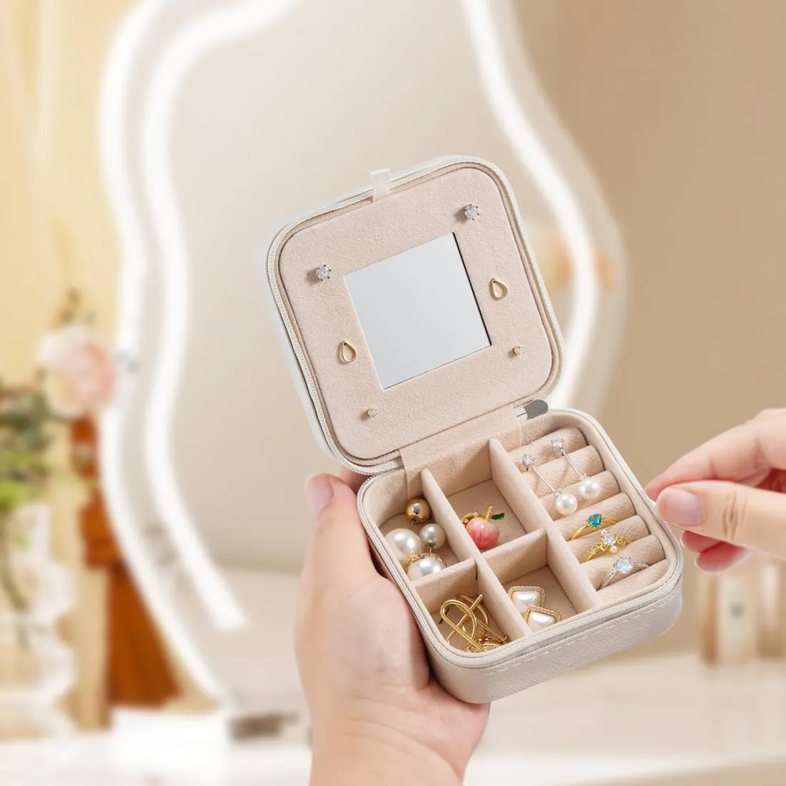 Small Travel Jewelry Case, To Go Portable Jewelry Box, Travel Jewelry Organizer,Portable Jewellery Storage Holder for Rings Earrings Necklace, Gifts for Girls Women with Mirror -White