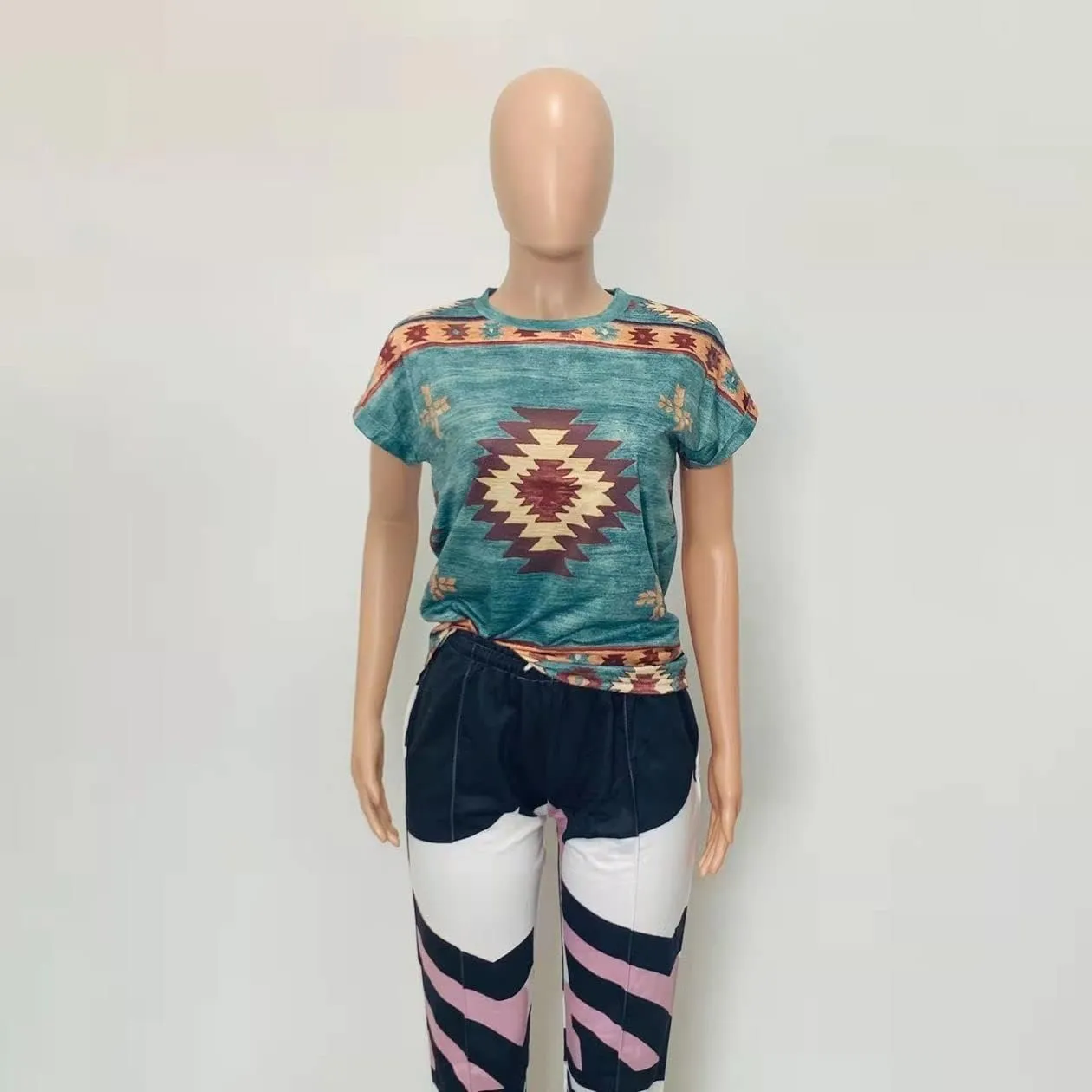 Women's WesternTribal Ethnic Print Shirts Sleek Casual Tops Classic O Neck Short Sleeve Shirts T Shirts